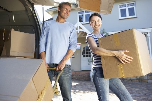Storage and transport support from removal companies in Holloway